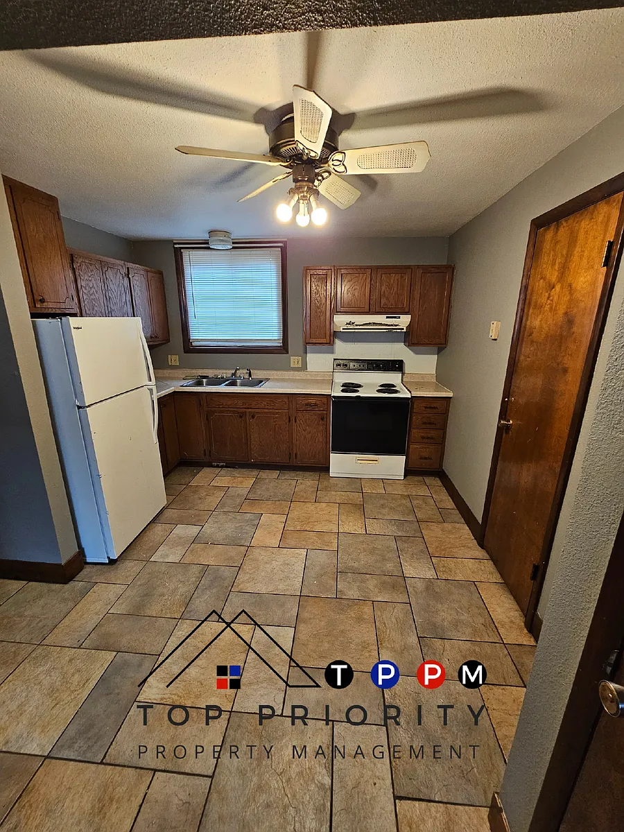 Building Photo - 525 Belknap St #8