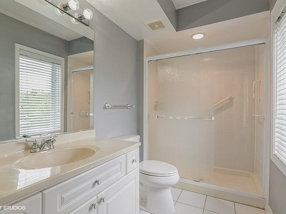 5th image of 720 Creekside Dr Unit 202