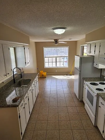 Deluxe Lake Apartments — Photo 1