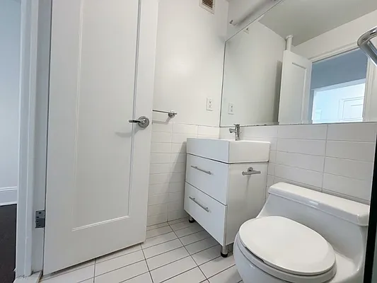 Bathroom, photo 1