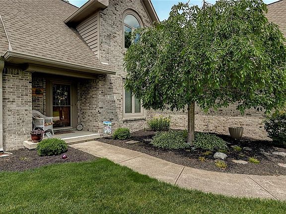 3rd image of 828 Ironwood Dr W