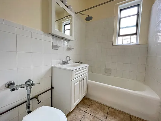 Rented by Lang Realty LLC | media 3