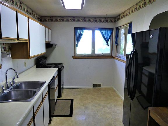 3rd image of 506 S 10th St