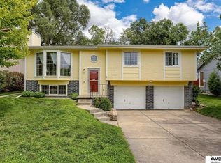 8823 N 81st Ave, Omaha, NE 68122