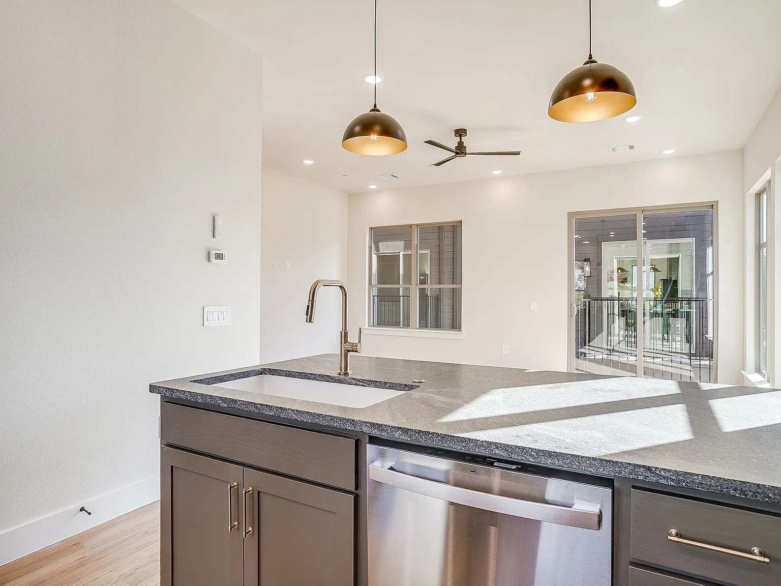 2 bed, 2.5 bath, 1668 sqft, $2,895 — Photo 4