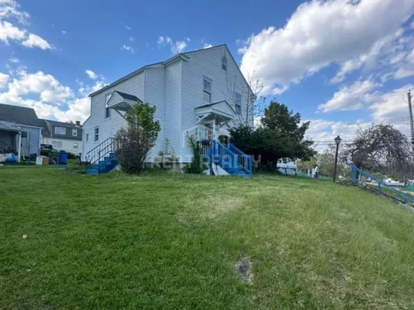 2 Dubois St, Middletown, NY 10940