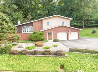 2327 Whitetail Ct, Hellertown, PA 18055
