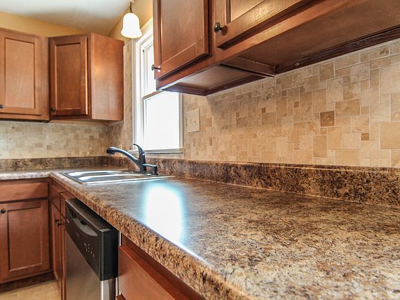5th image of 1300 Glenoaks Dr