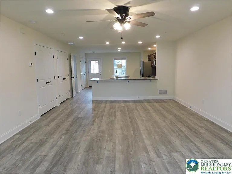 1549 Burkhardt St #C — Photo 13