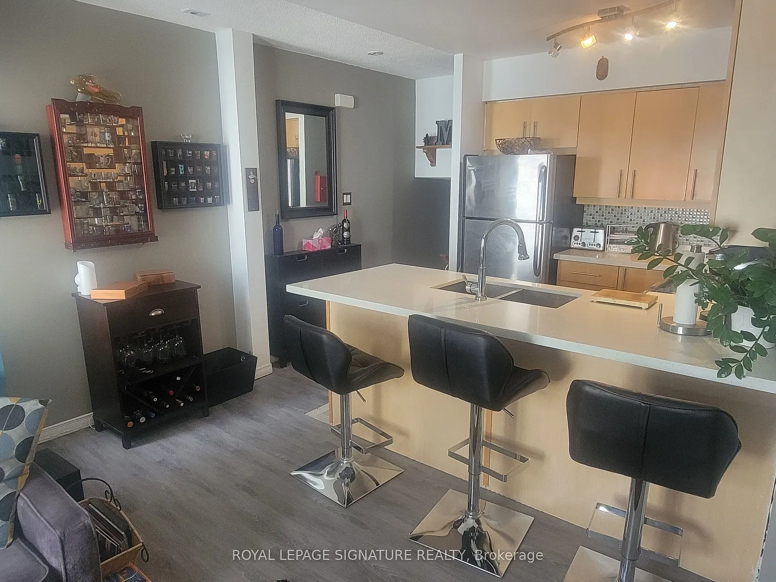 2 bed, $3,200 — Photo 2