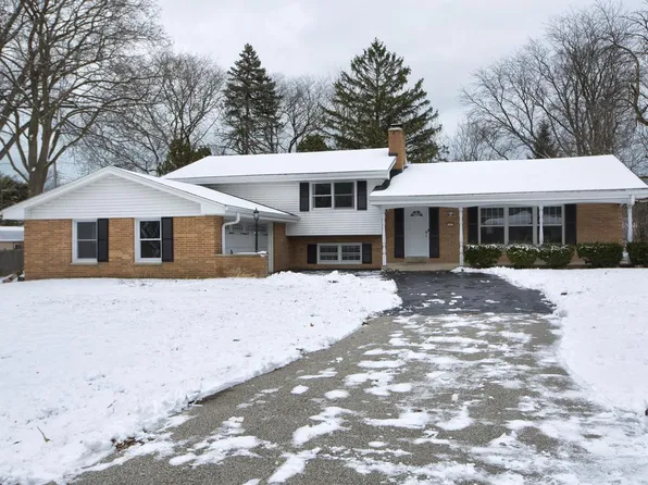 2261 West Kenboern DRIVE, Glendale, WI 53209