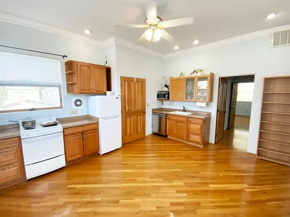 135 J Ave #B, Coronado, CA 92118