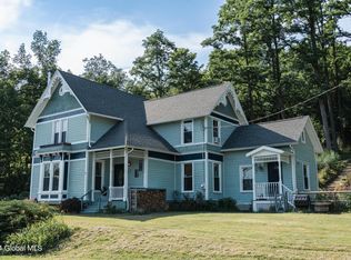 7 Stage Rd, Buskirk, NY 12028