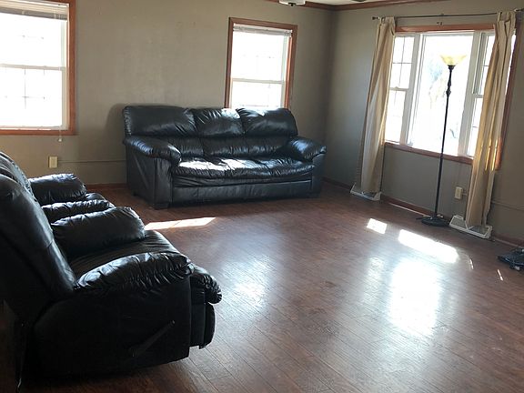 4th image of 1406 Manor Dr
