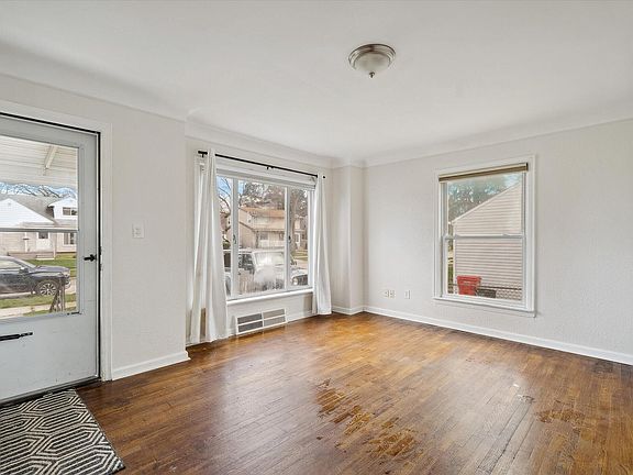 5th image of 28763 Everett St