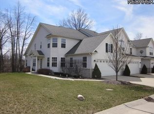 800 Wildberry Cir, Avon Lake, OH