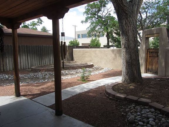 3rd image of 1012 Stanford Dr NE
