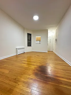 Rented by Bond New York | media 5