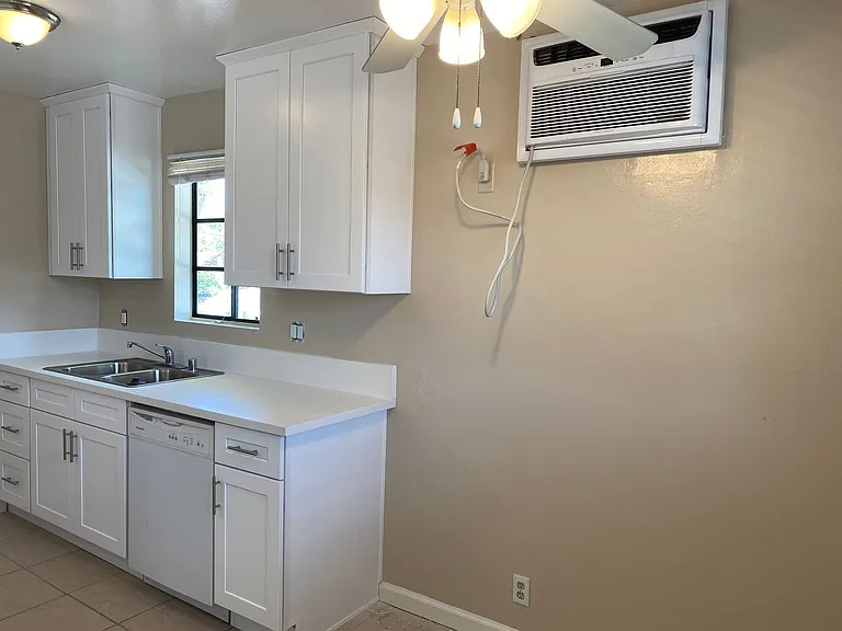 405 W Alameda Ave #J — Photo 7