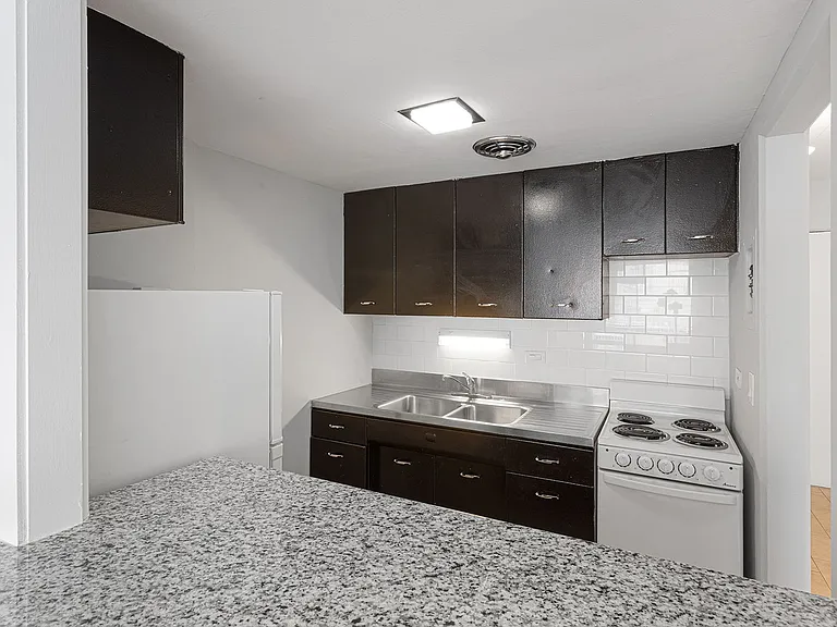 6012 N Kenmore Ave — Photo 7
