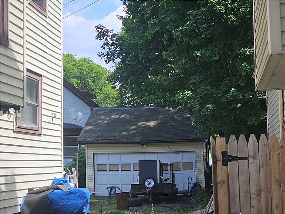3rd image of 1818 Saint Paul St