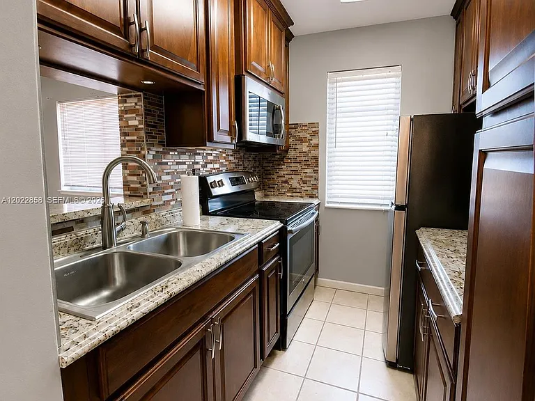 2225 Polk St #1B — Photo 4