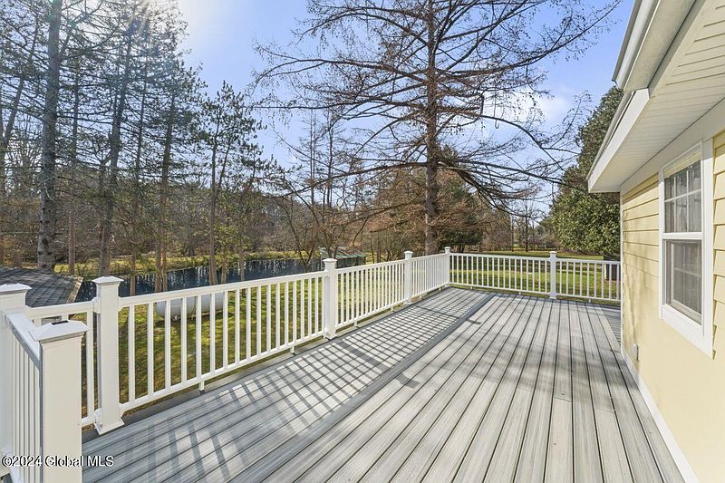5th image of 168 Waterbury Road