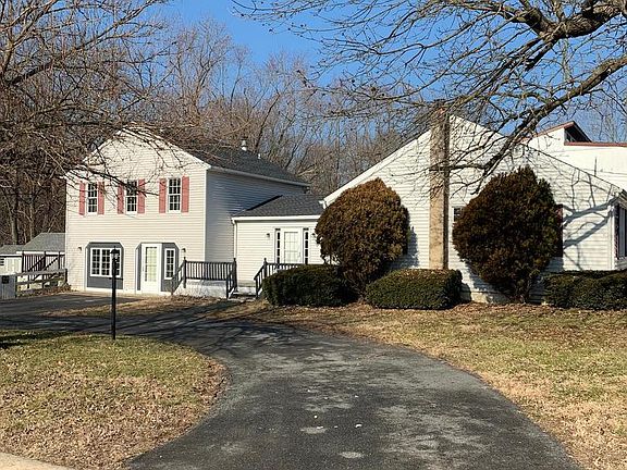 4th image of 202 Redwood Ave