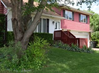 3821 Southlawn Rd, Cedar Falls, IA 50613