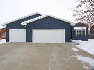 712 S 7th Ave, Brandon, SD 57005
