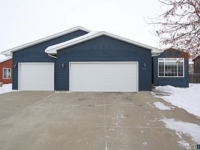 712 S 7th Ave, Brandon, SD, 57005