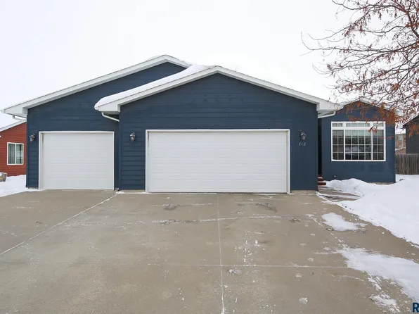 712 S 7th Ave, Brandon, SD 57005
