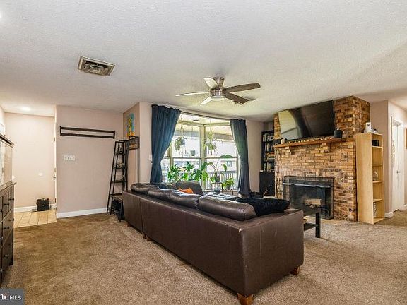 3rd image of 18 Grace Ave