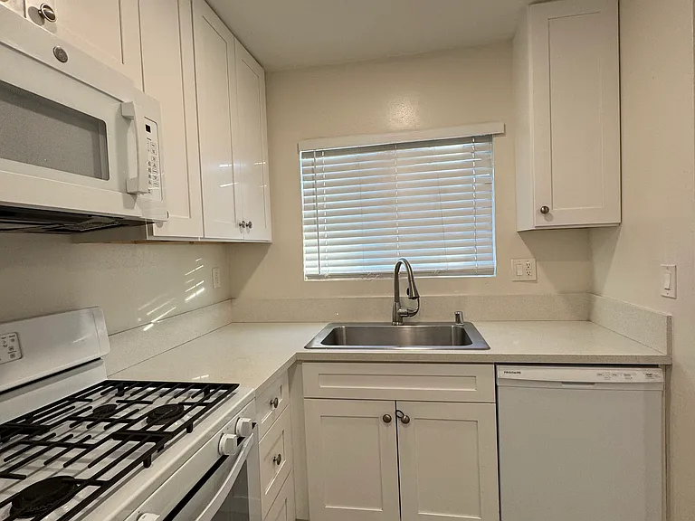 15029 Burbank Blvd #1 — Photo 2