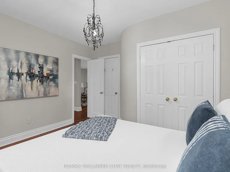 330 Shanty Bay Rd — Photo 12