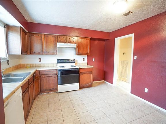 4th image of 11303 Loyola Dr