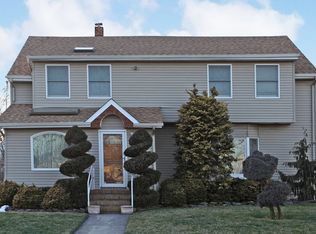 8 Jackson Ave, Rockville Centre, NY 11570
