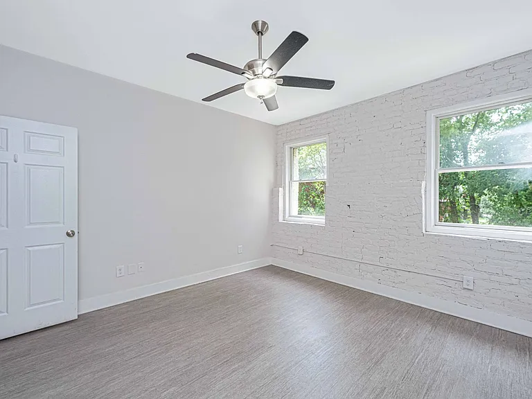 1000 King Street — Photo 13