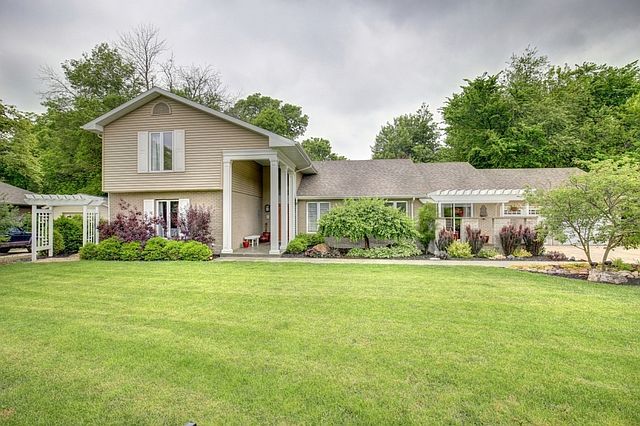 1st image of 80 N Circle Dr
