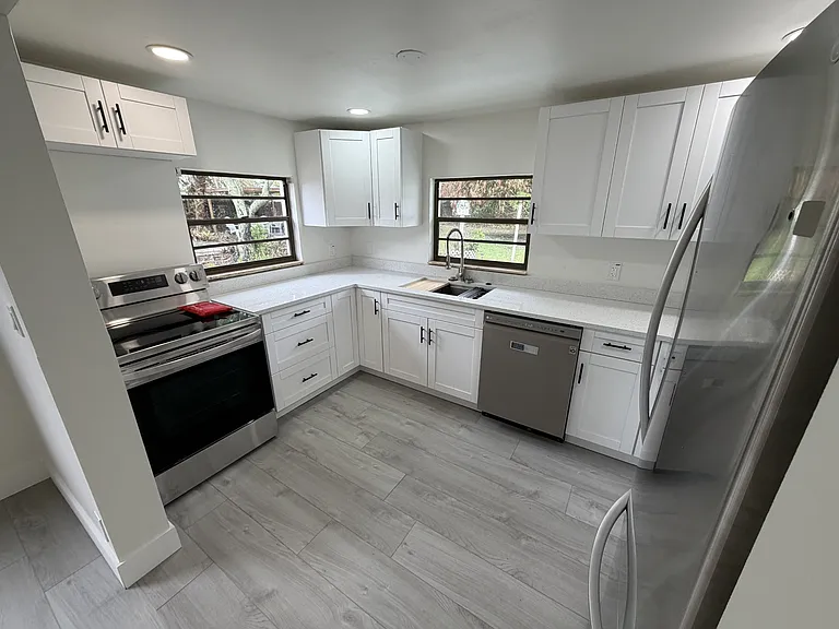 539 Sunset Blvd — Photo 23