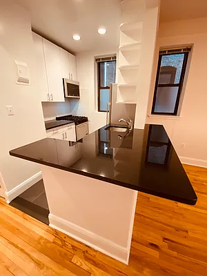 Rented by Metropolis Real Estate of Manhattan | media 7