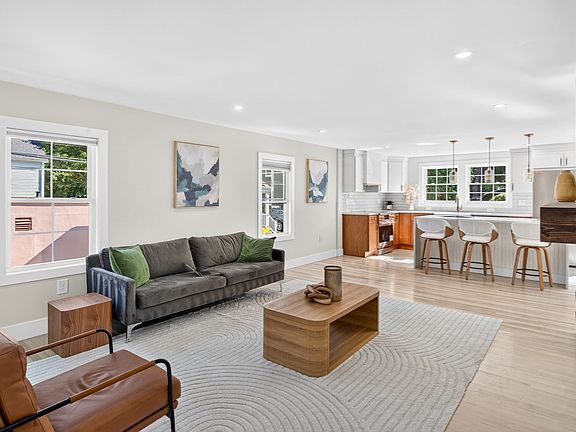 5th image of 210 Summer St