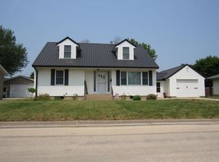 836 Ridgeview Rd, Monticello, IA 52310