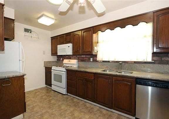 4th image of 1800 Tyler Dr