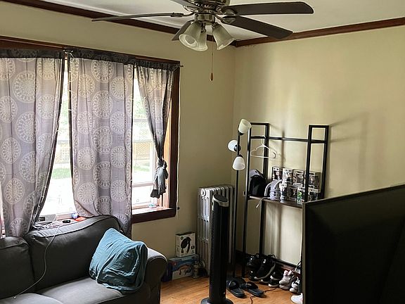 5th image of 5425 W Wellington Ave #2