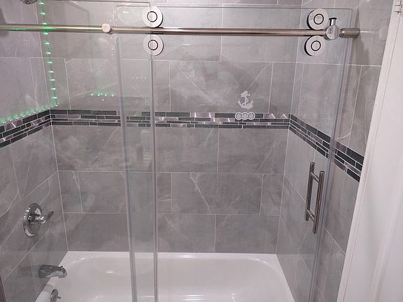 5th image of 10115 Avenue L