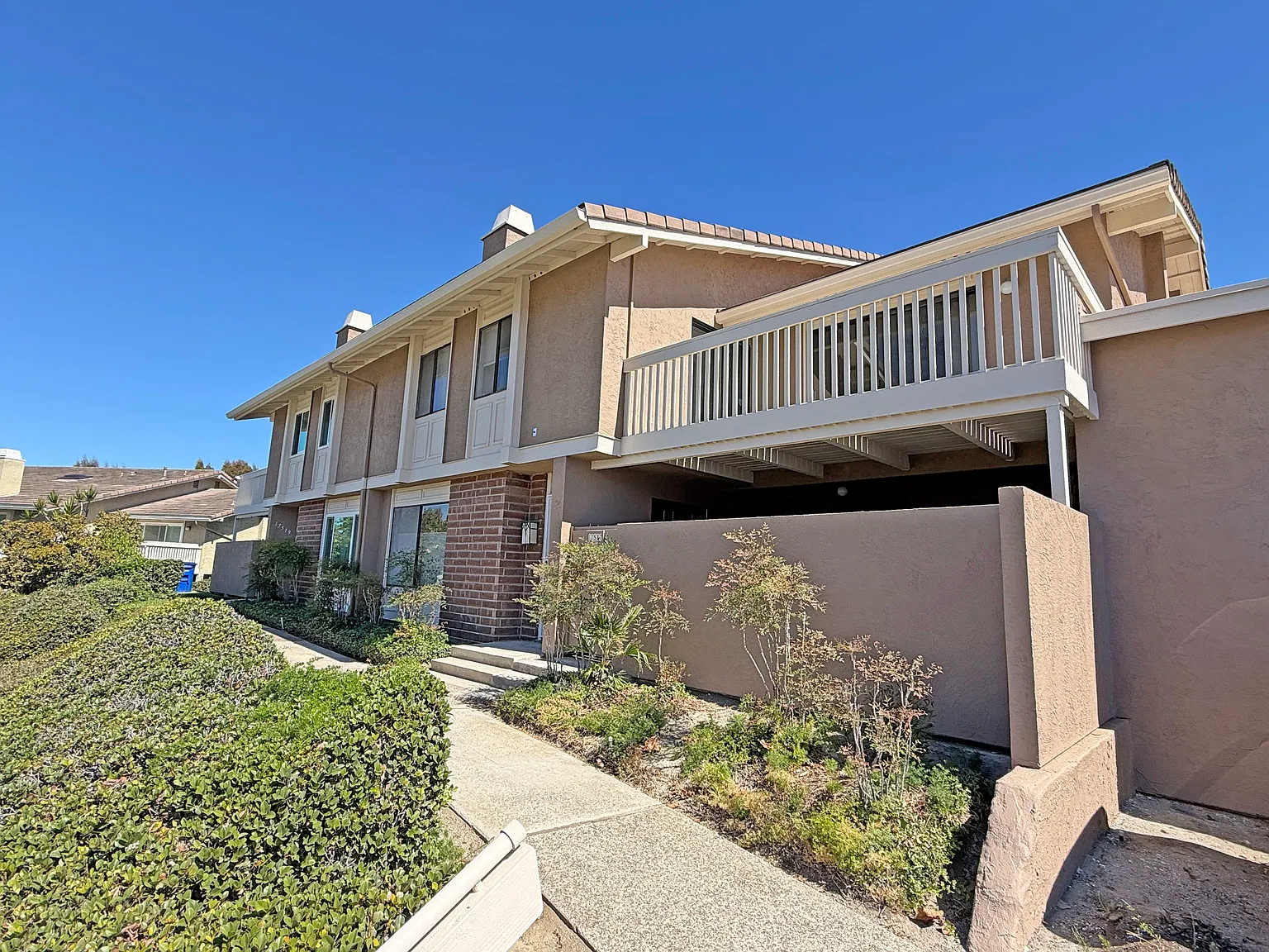 3 bed, 2.5 bath, 1599 sqft, $3,995 — Photo 1