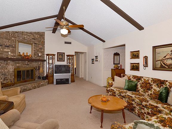 4th image of 1631 Villanova Dr