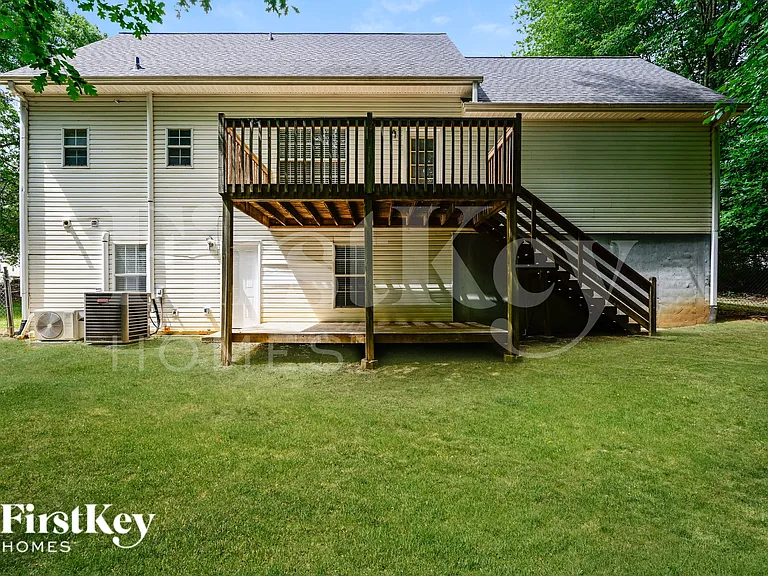 724 Westbury Dr — Photo 18