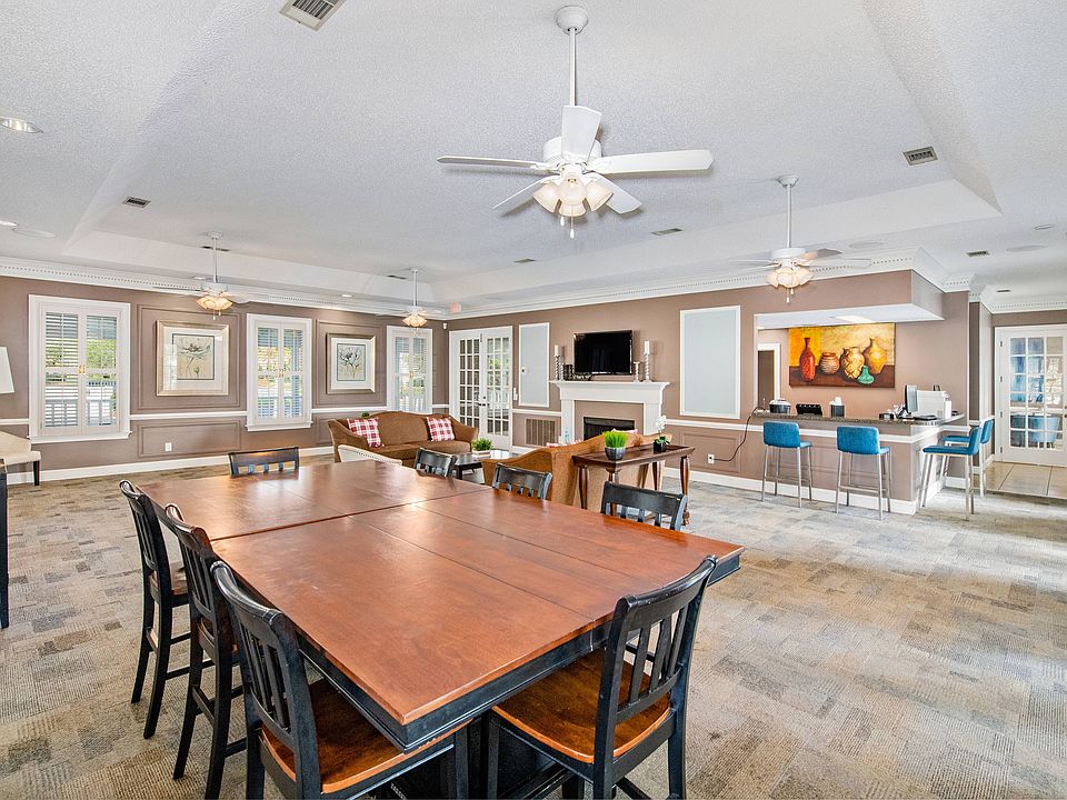 6-Clubhouse-Interior